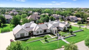 Birds-eye view of sprawling ranch in Overland Park KS