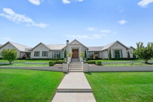 Front view of custom built Overland Park Kansas ranch