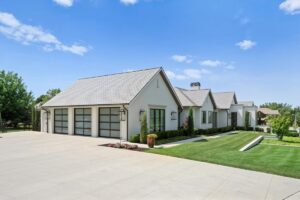 Side view of sprawling Johnson County Kansas ranch